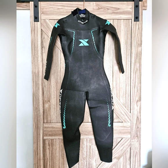 Xterra Women's Meduim Long Sleeve Wetsuit - Picture 1 of 4